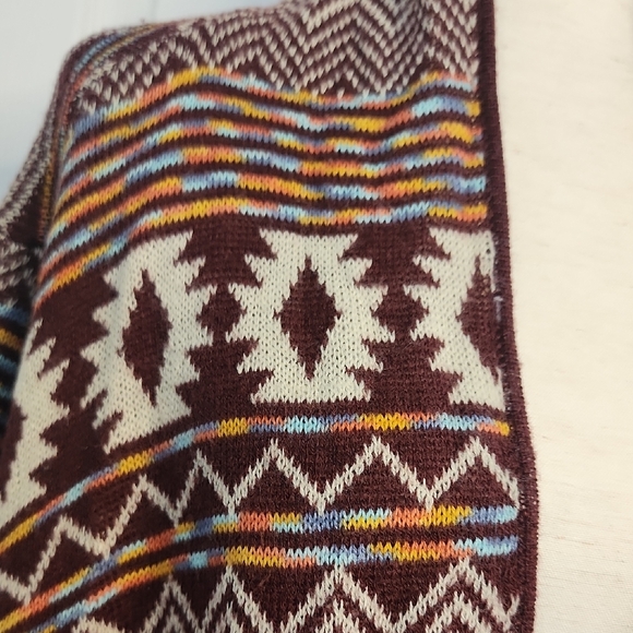 Xhilaration Burgundy and Cream Knit - Picture 5 of 14